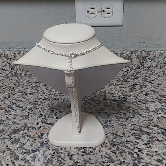 New beautiful set of necklace and earrings - Picture 2 of 2